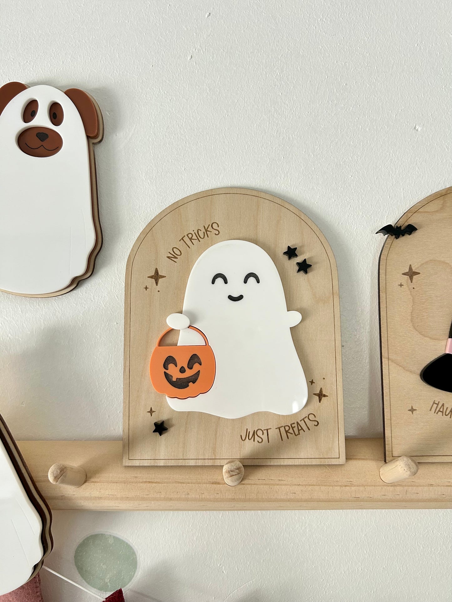 Ghost Pumpkin Basket Wall Plaque Halloween